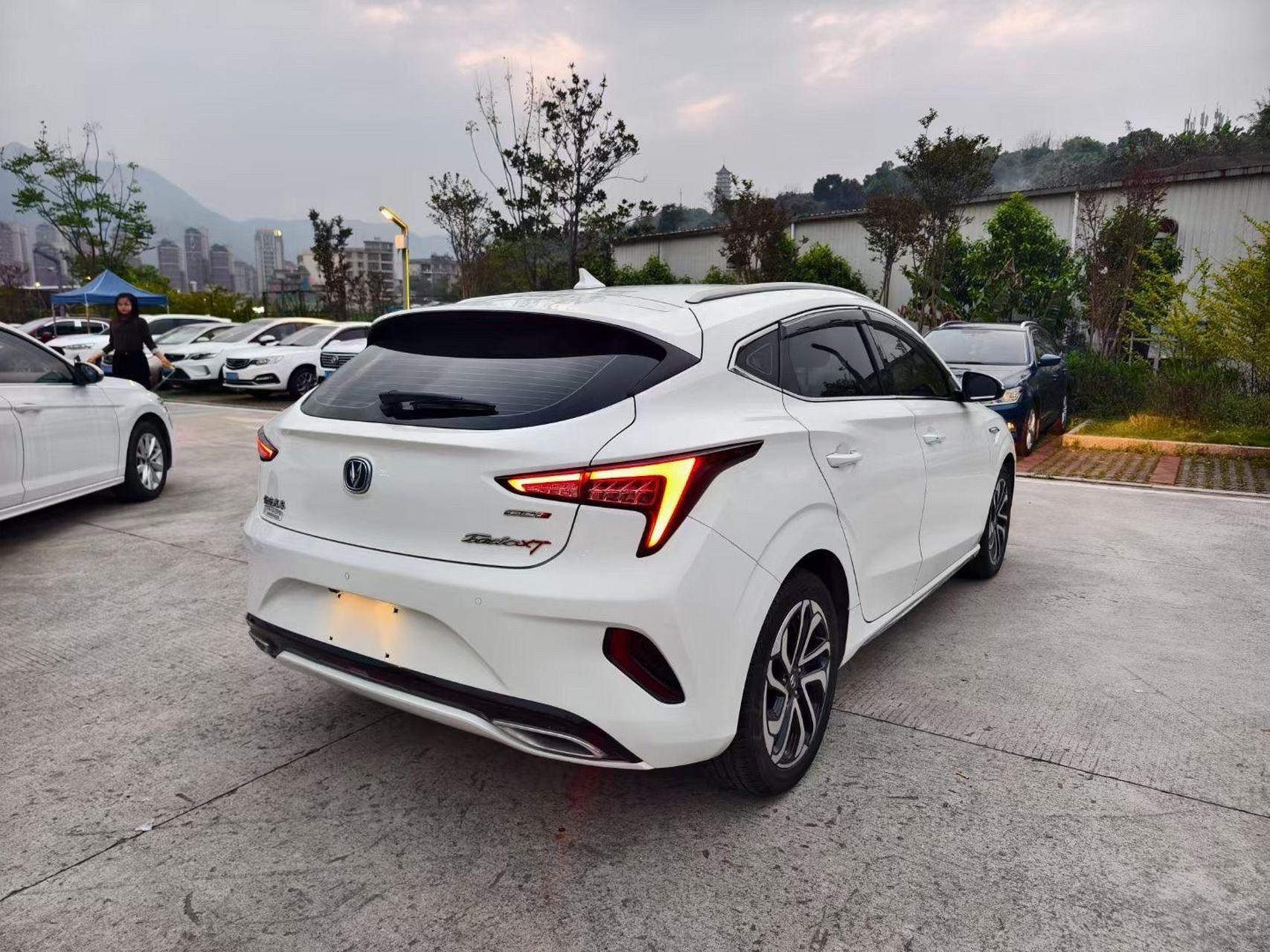 19年长安逸动xt两厢车,自动1.