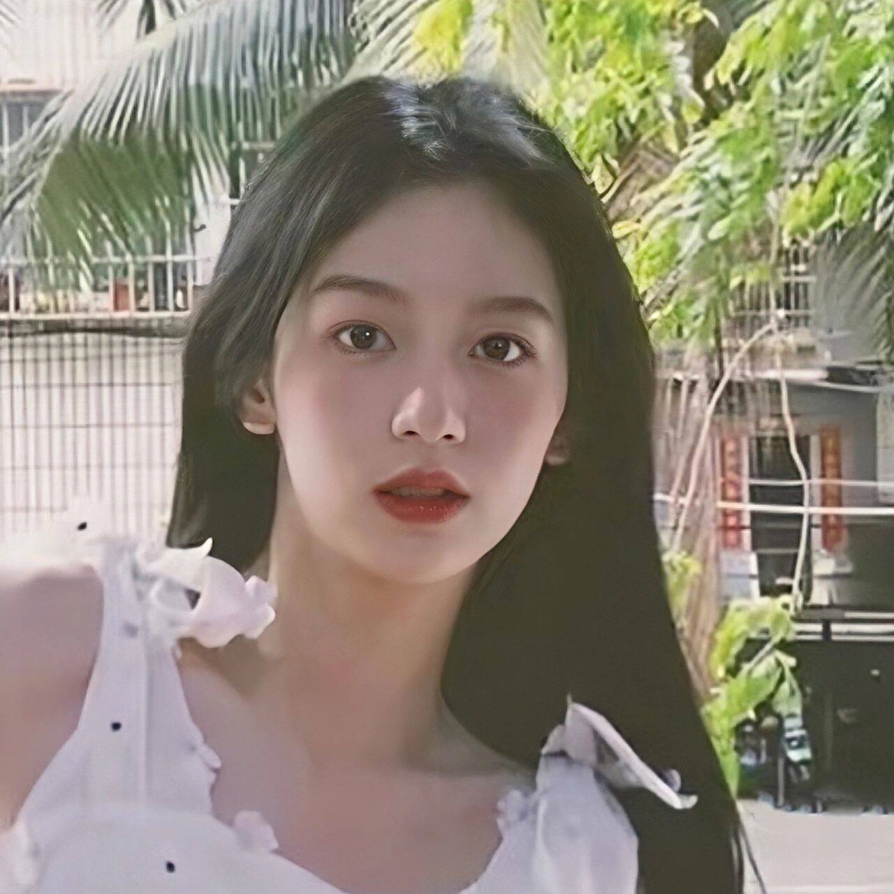 周也氛围感头像 我爱美女 真的就一整个青春片女主脸,图片来源于网络