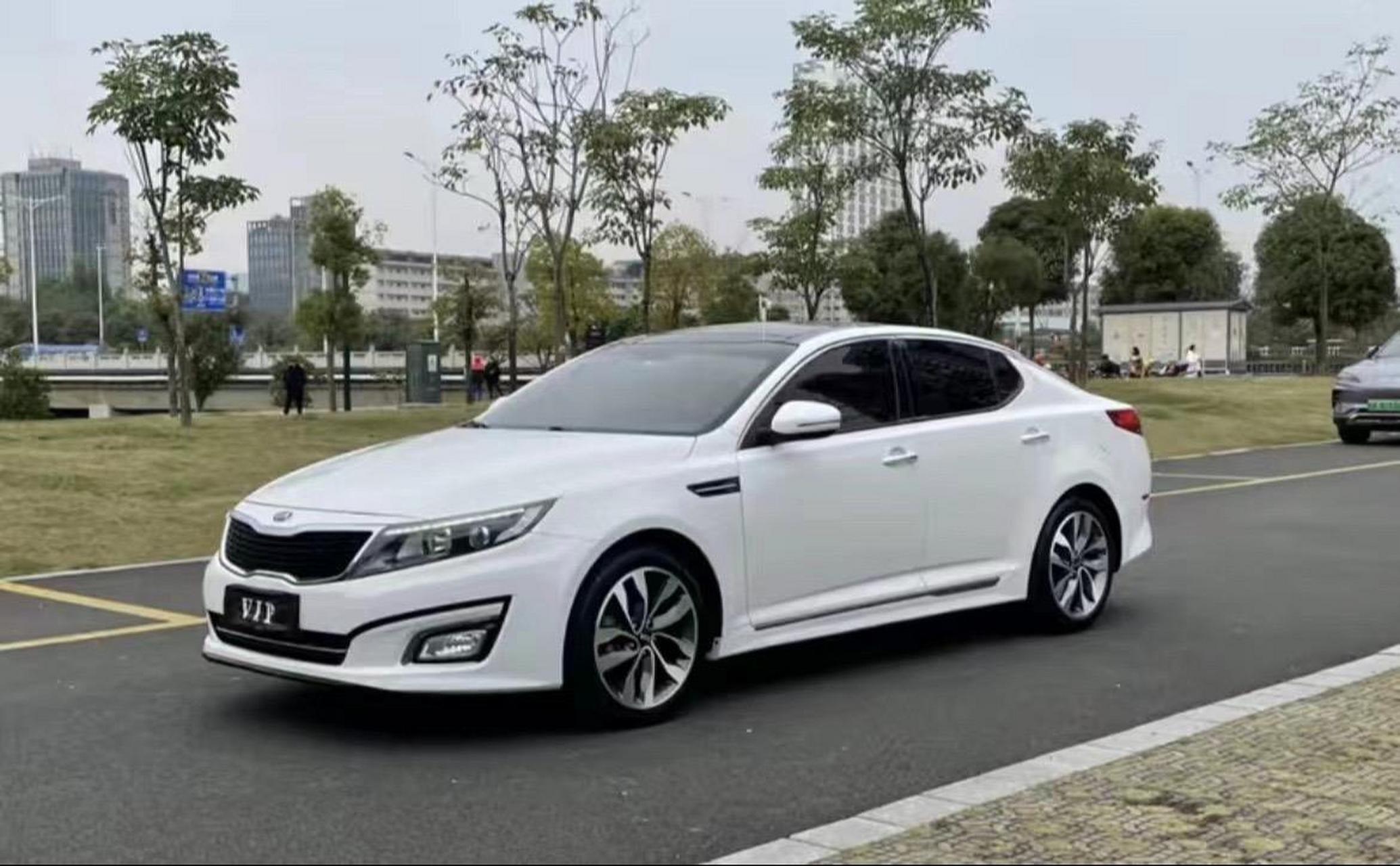 2014年8月起亚k5,9万公里摆摆好,代步首选,内饰外观不显得老气,到现在