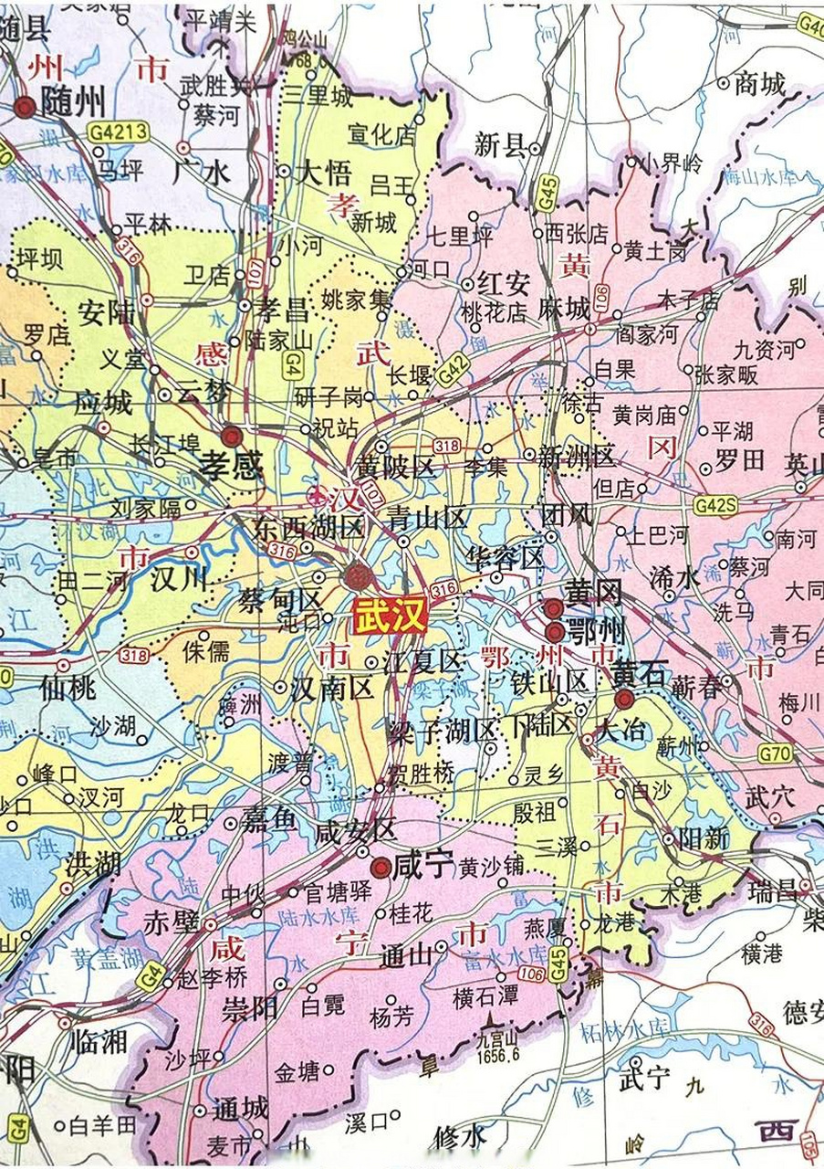 武汉周边的城市,黄冈和鄂州就像一个城市跨越长江两岸,黄石跟武汉其实