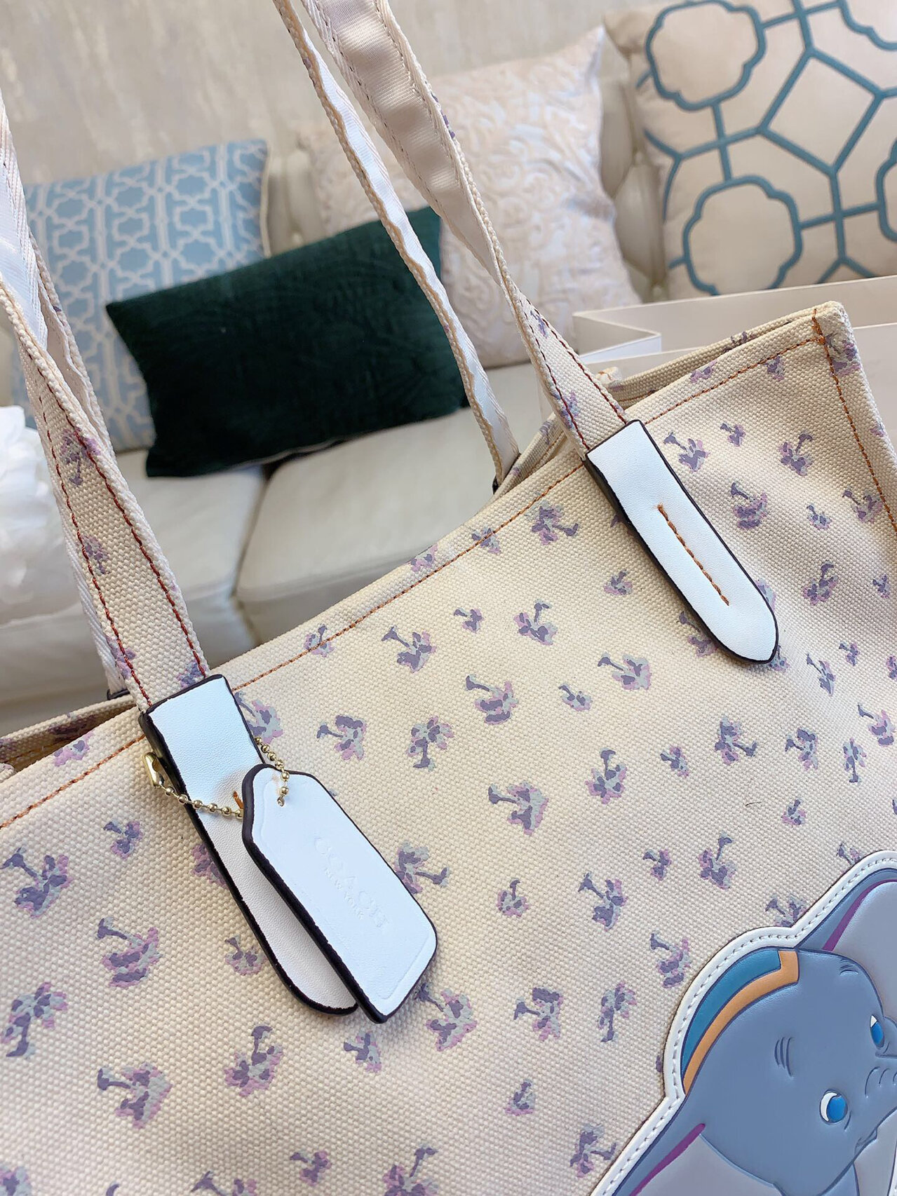 coach寇驰新品帆布包小飞象太让我心动91 最近被这只小蓝蓝可爱到了