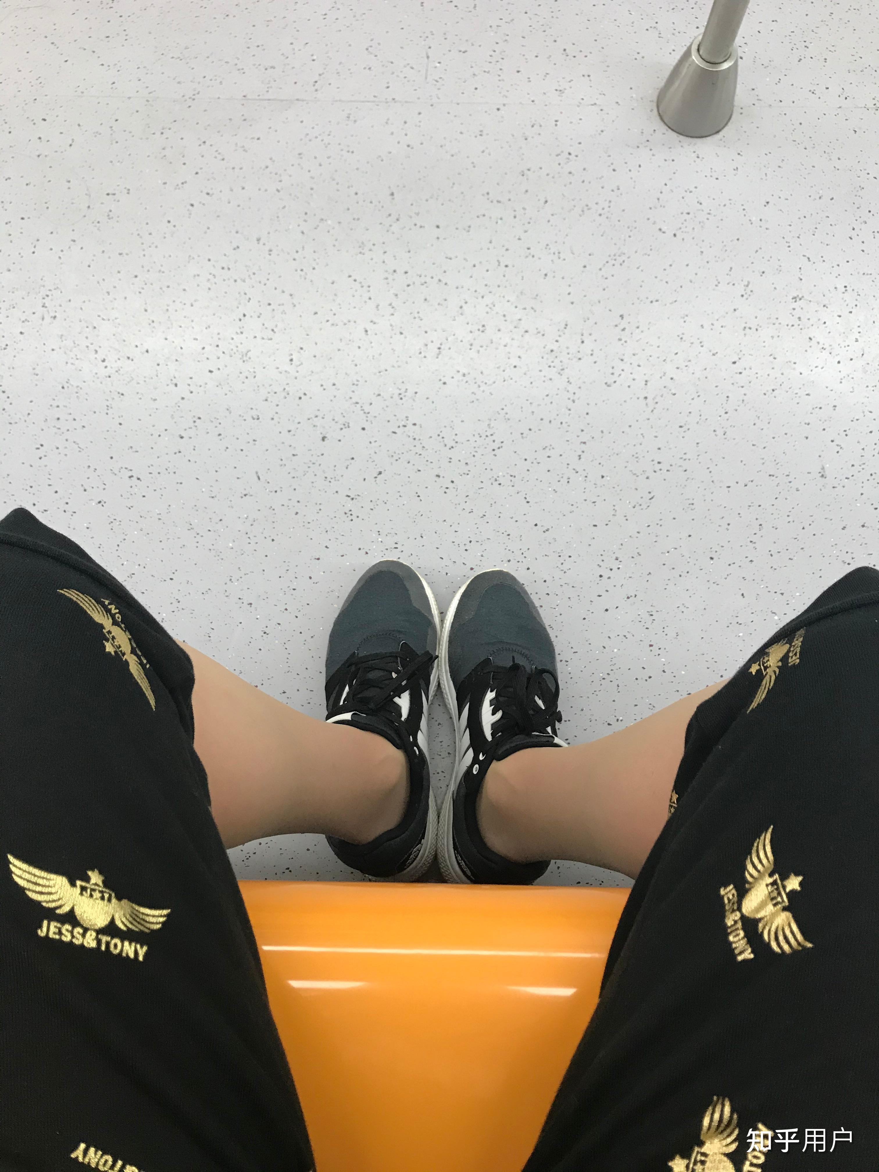 会有男生穿短裤搭配裤袜外出吗