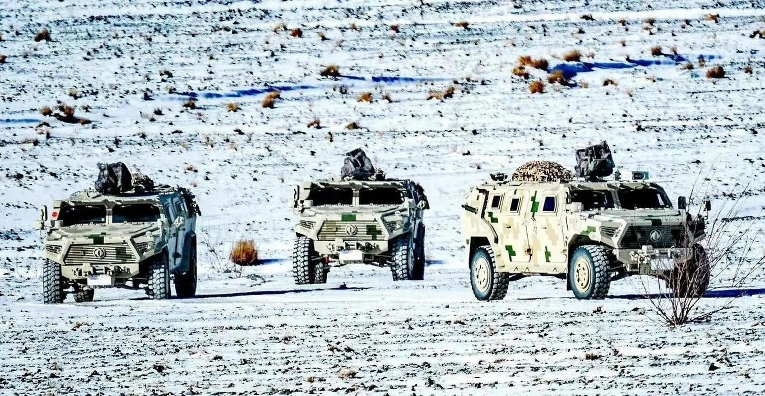 苍茫大地,万物寂寥,全地形突击车狂放不羁,茫茫天地之间留下的是一