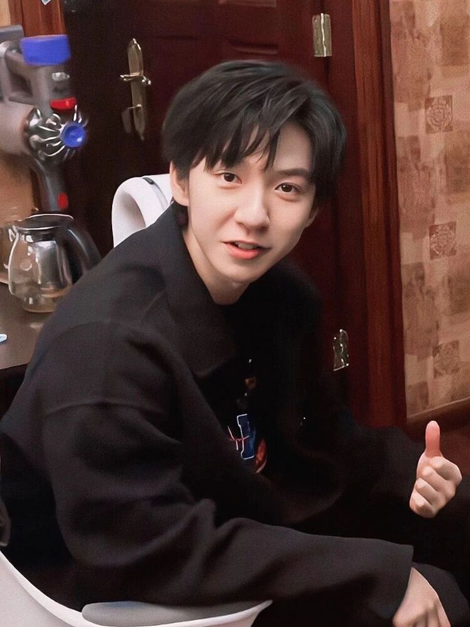 贺峻霖理想型分析 他是太阳双子,火星巨蟹,金星双子,月亮金牛 理想型