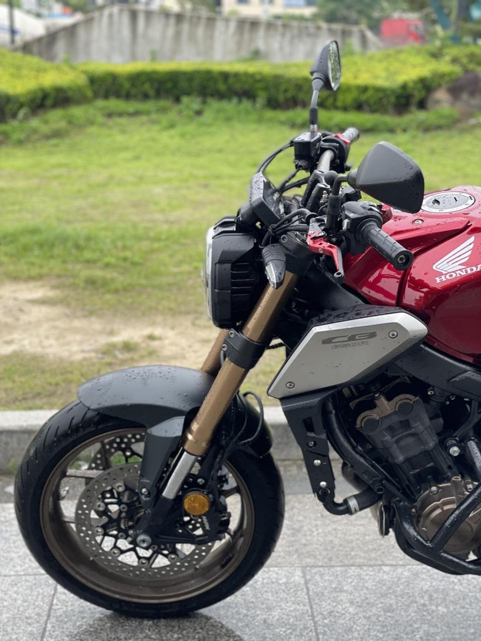 2021年4月上牌 本田cb650r 经典红色 个人一手  几千公里 美容了 护杠