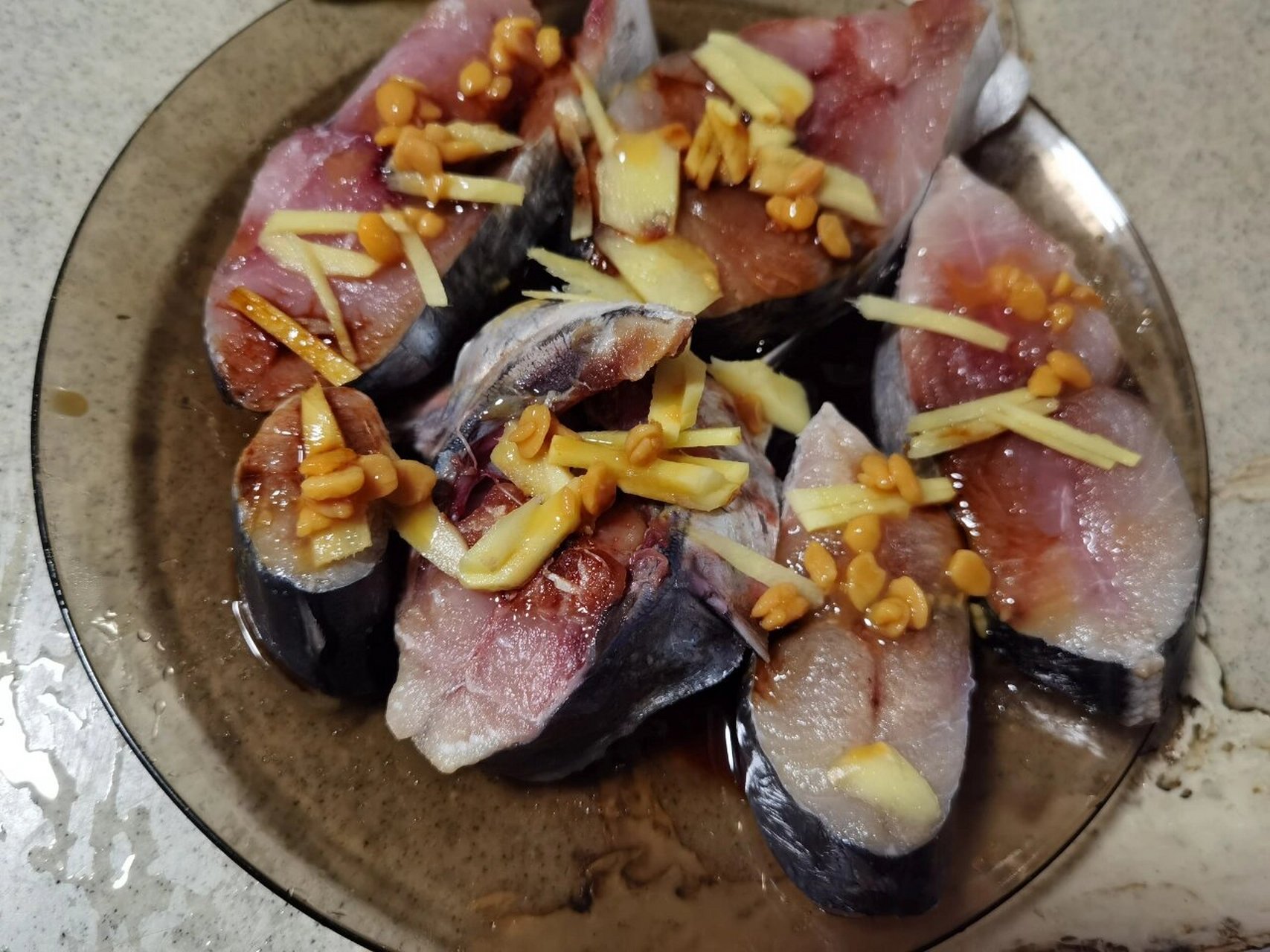 普宁豆酱和蒸鱼是绝配 蒸鱼加点普宁豆酱,人间美味,发现爸妈留在家里