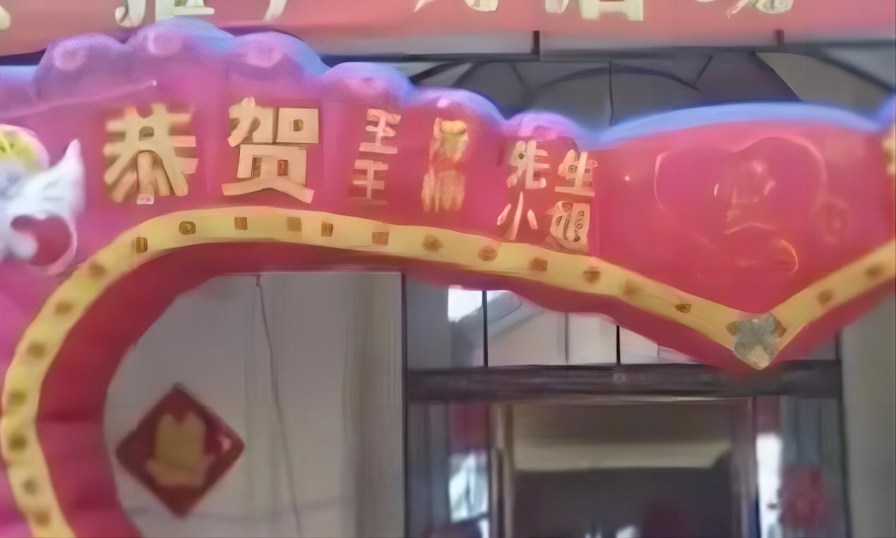 "2010年,大连小伙王涛大婚当天,奶奶纵身从12楼跳下,只留下千字遗书