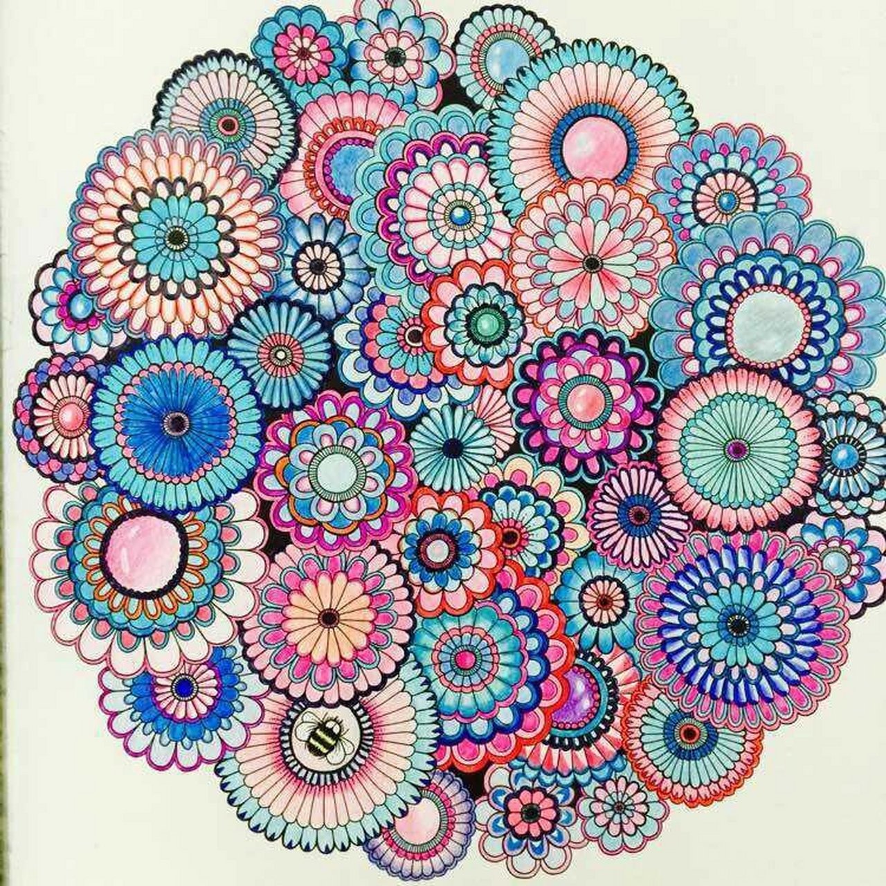 想当年那个火的要死,叫秘密花园的填色画册 配色是参考别人的作品.