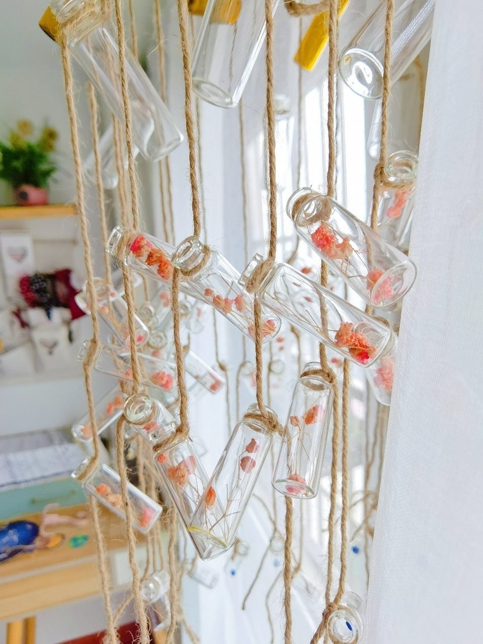 diy手工风铃—废物利用 攒了两年的小瓶子终于用上了,陪儿子做手工