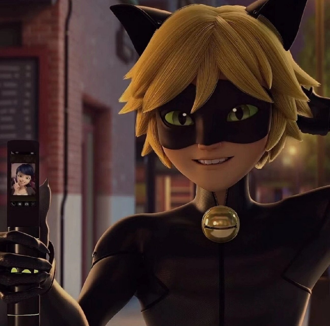 黑猫诺儿头像(高清) 礼貌拿图哈