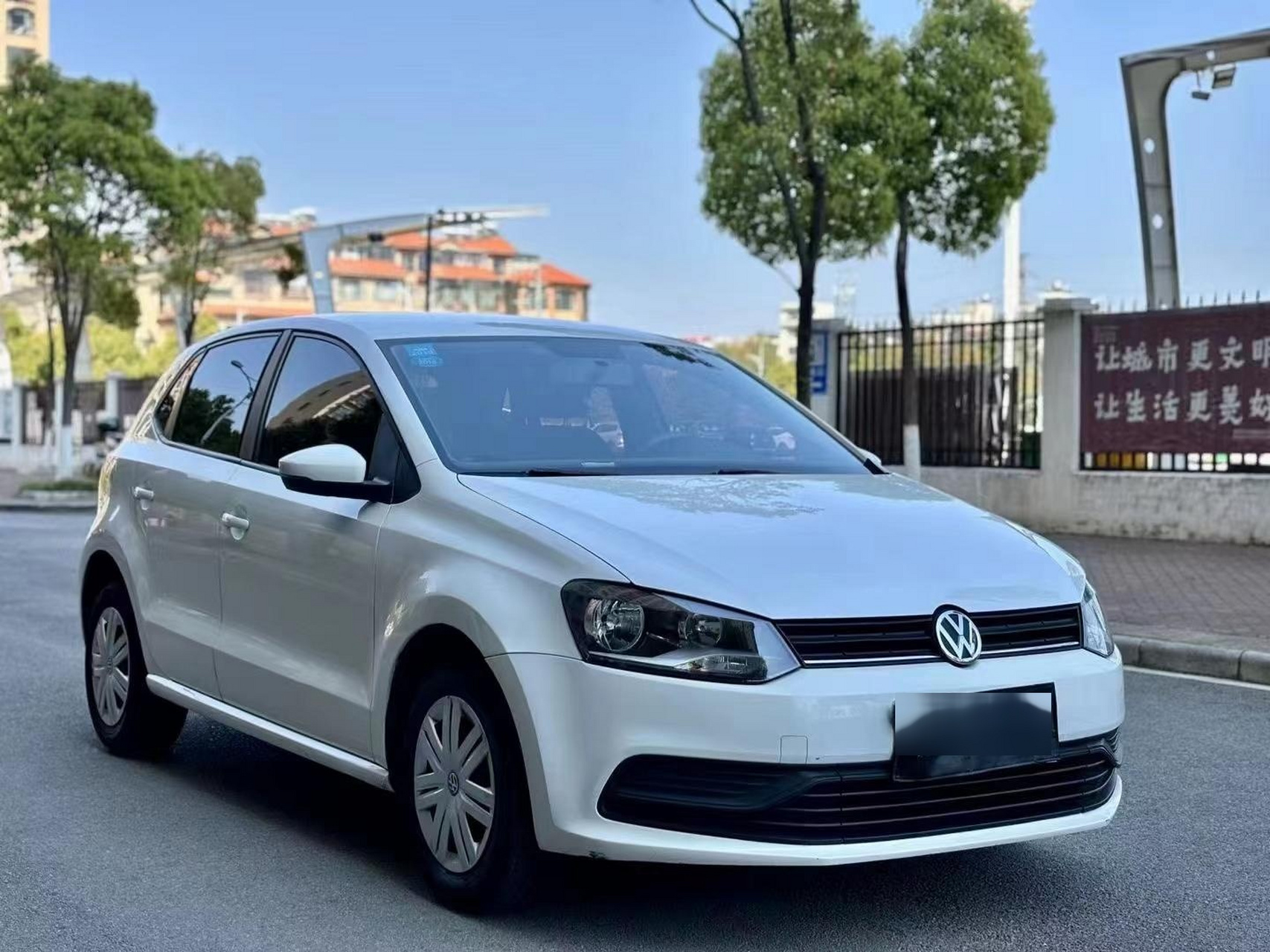 4l手动挡,加装大屏导航倒车影像,车况极品,私家一手,练手代步首选,全