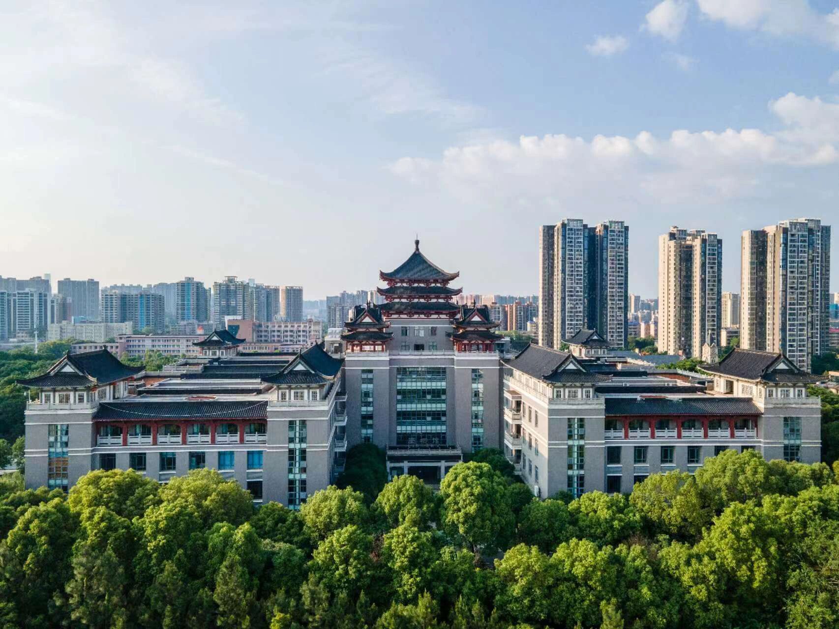 长沙民政标志性建筑 长沙民政学院图书馆,是一座有着25000平方米面积