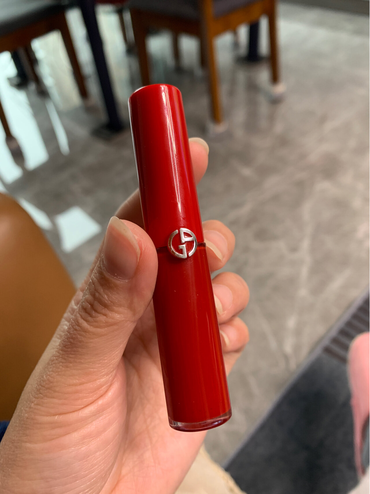 阿玛尼中样套盒真假鉴别 麻烦大家帮我鉴定一下阿玛尼唇釉套盒中样3.