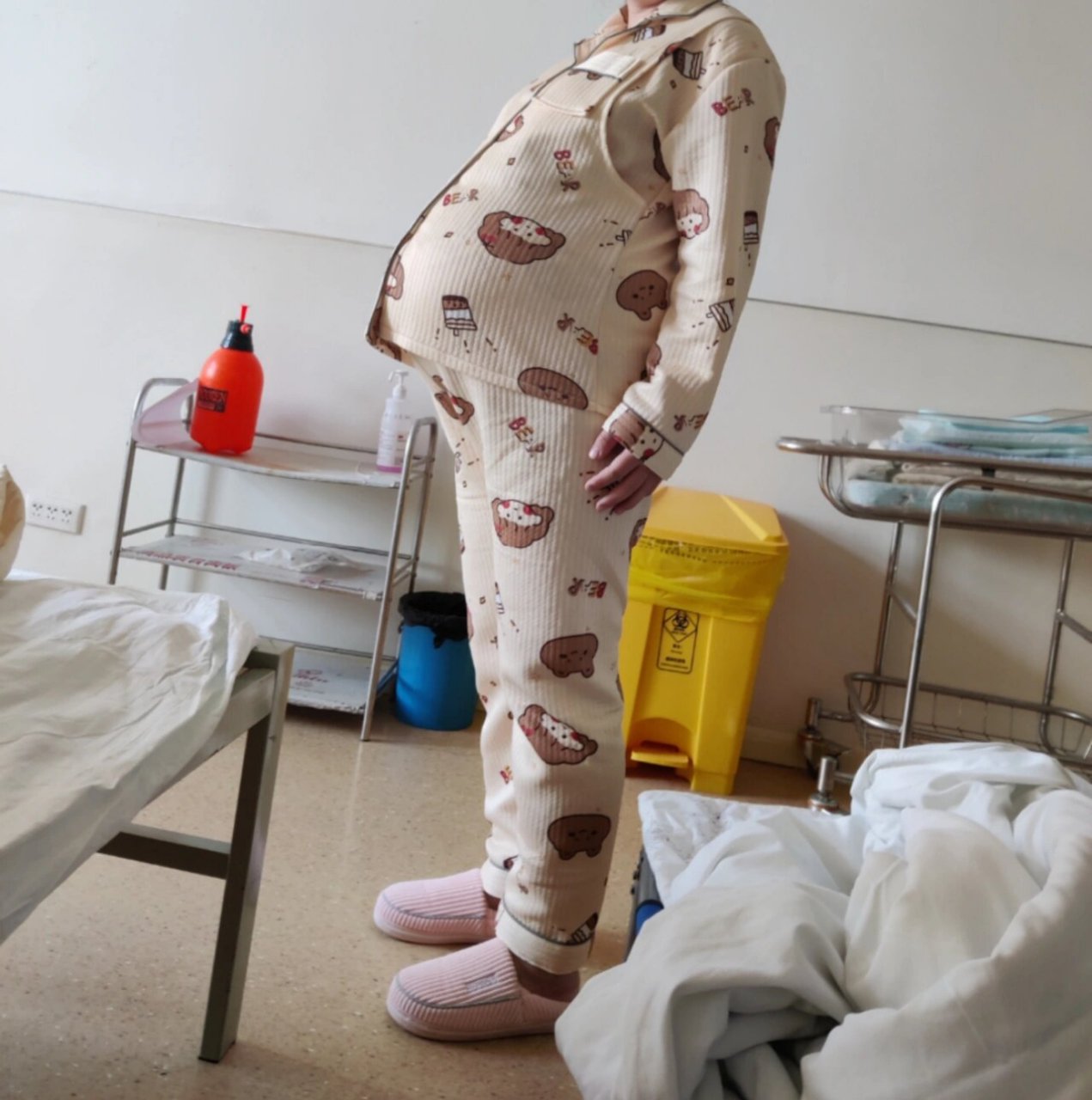 1号肚子下坠不舒服,并且有来大姨妈的那种坠疼感,想着美柚上说的能在