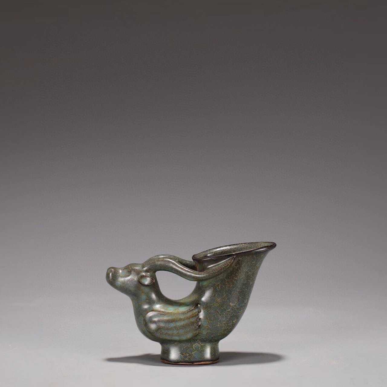 南宋 溪口官窑羊头杯 高11公分 直径15公分