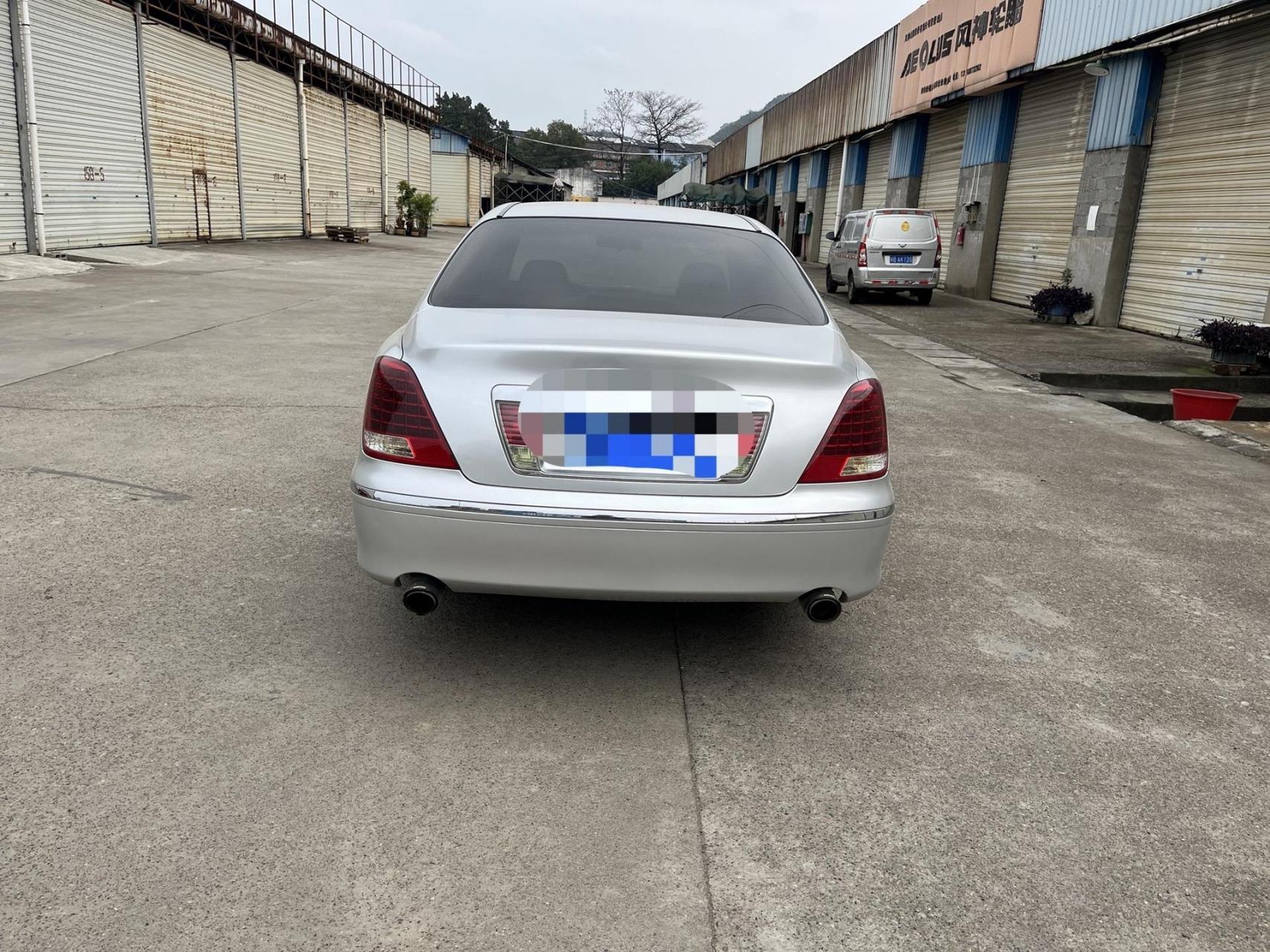 红旗盛世hq300豪华型,  2009年10月上牌,3.