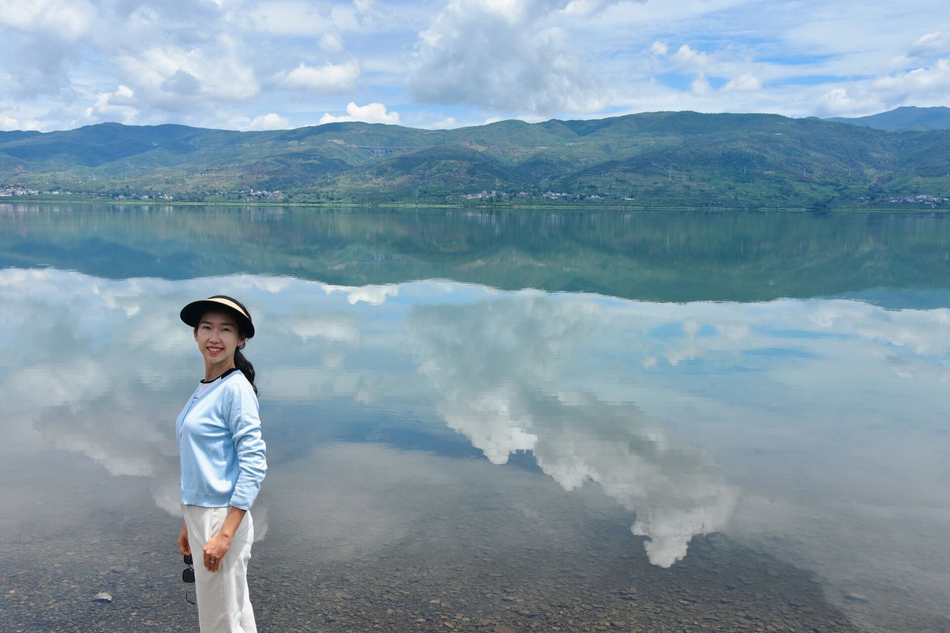 云南丽江永胜程海      丽江永胜程海,一个神似大理洱海的高原湖泊.