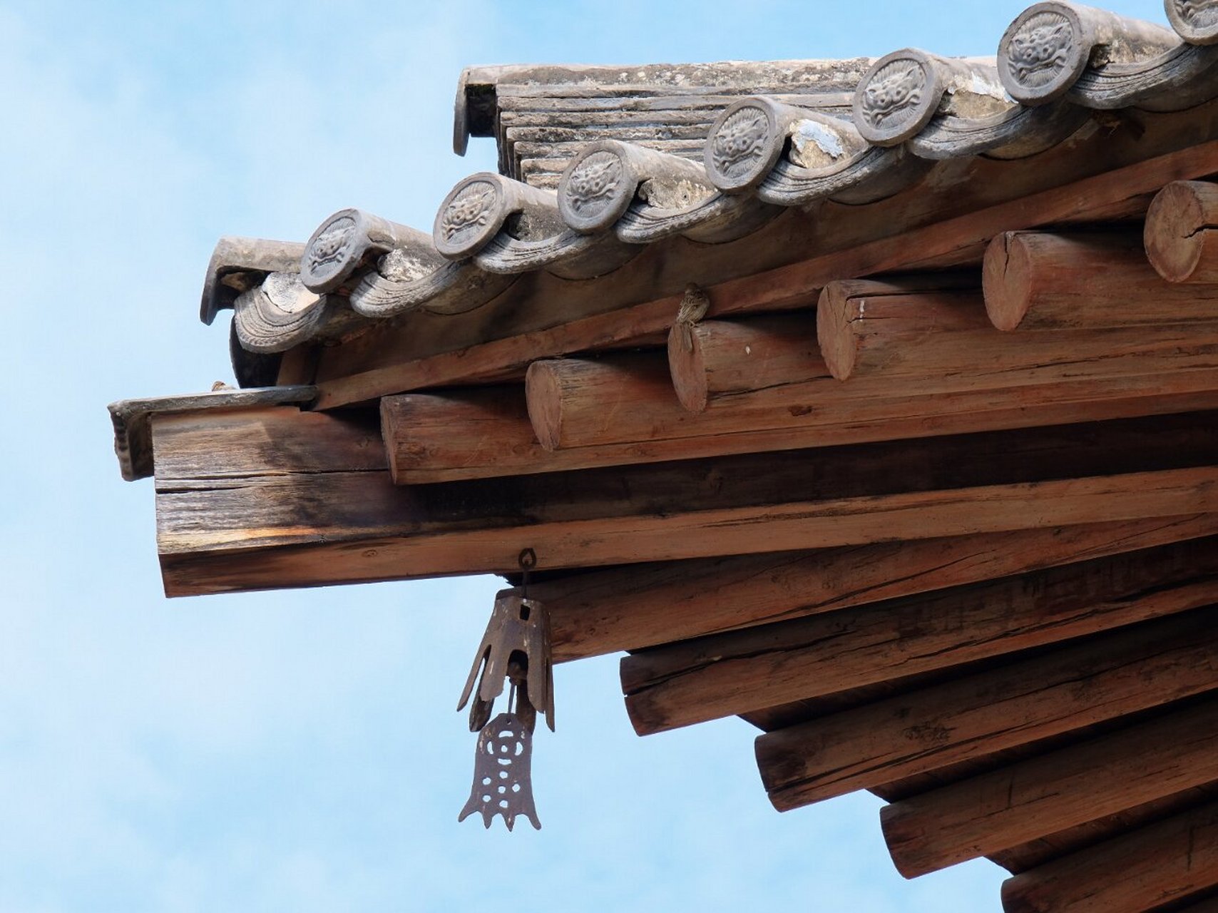 南禅寺 唐代 中国现存最古老的木构建筑 单檐灰瓦歇山顶,五铺作双杪