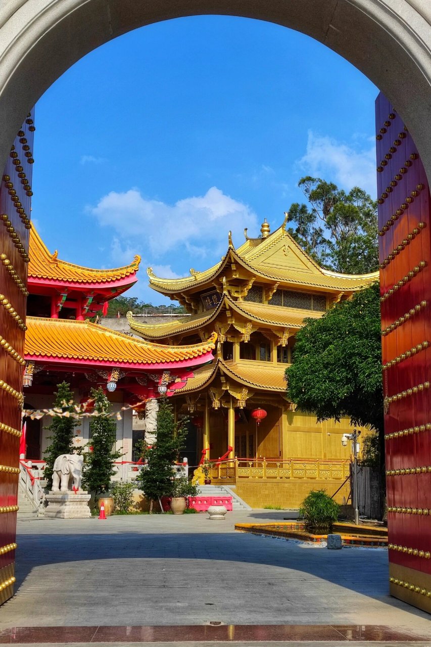 曾厝垵启明寺(厦门唯一铜建筑) 厦门启明寺位于曾厝垵龙瑞山麓,传说