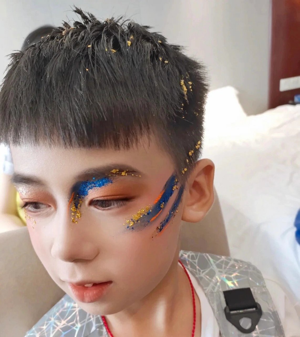 已收集小红书十几款男童舞台妆,喜欢的收藏