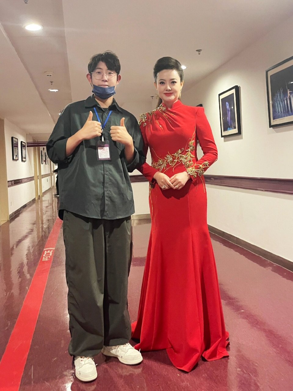 和著名女高音歌唱家 王庆爽 王庆爽,1980年出生于山东省济南市,中央