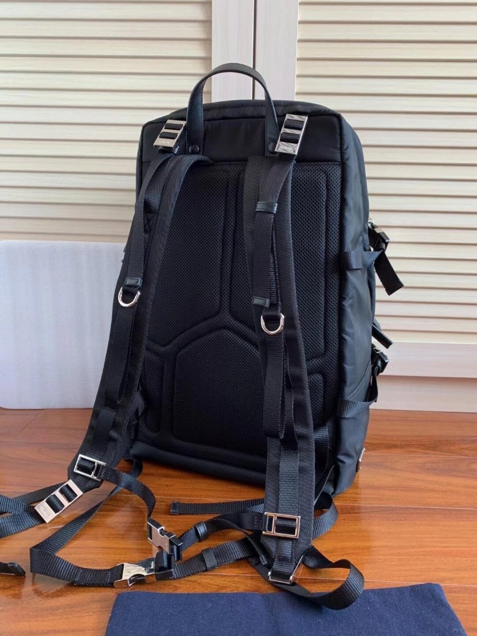 普拉达prada 新款(0811) 2vz022降落伞多口袋实用型双肩背包78 三个