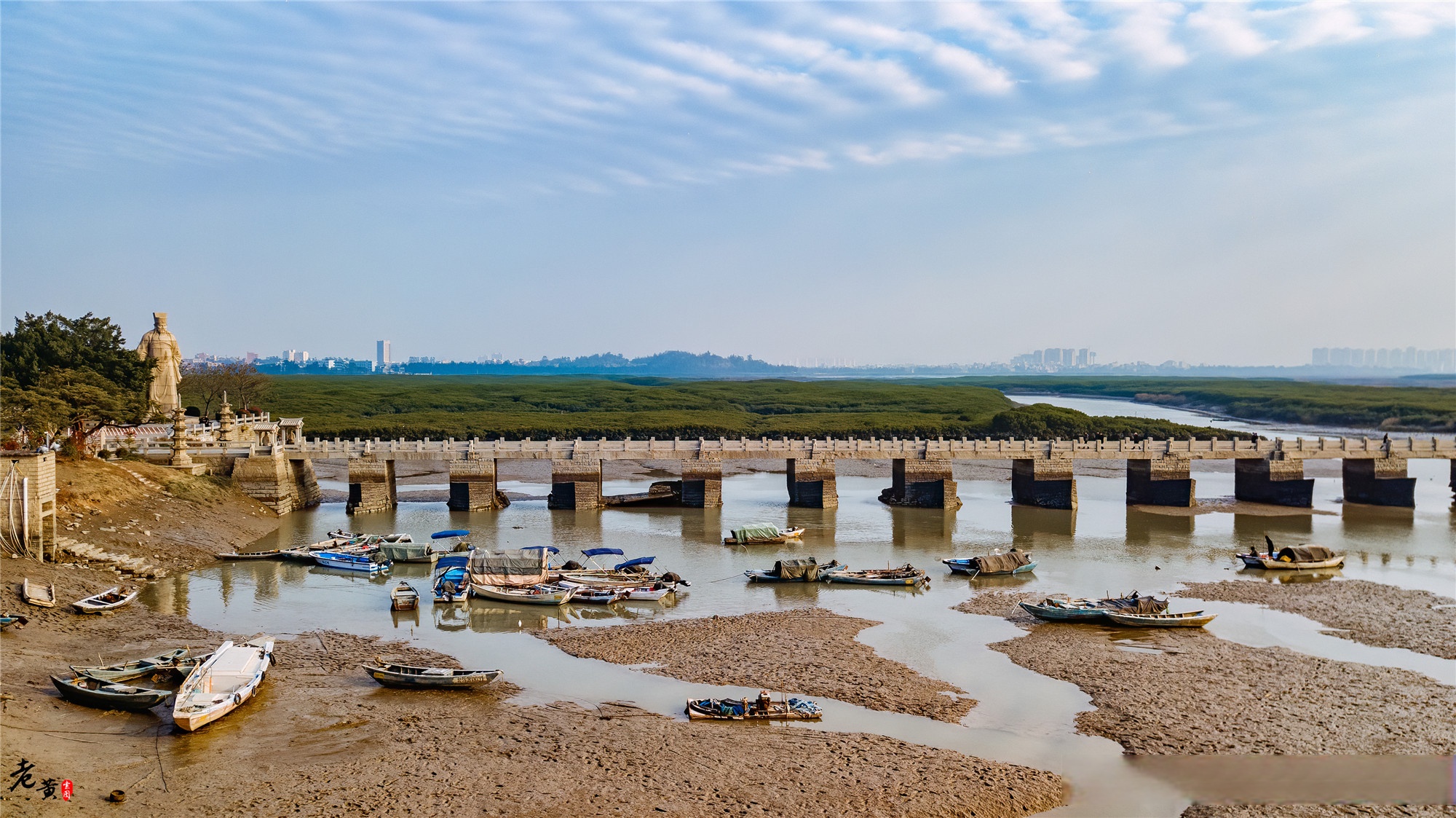 它矗立在福建泉州境内,并与赵州桥,卢沟桥,广济桥并称为中国四大古桥