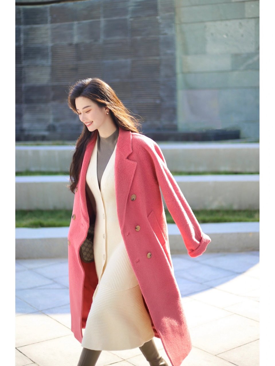 这个梅子粉色显白又抬气色,特别适合接踵而来的圣诞