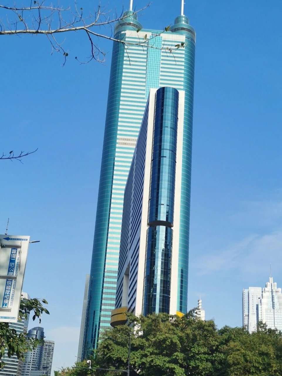 深圳地王大厦 深圳信兴广场大厦 深圳地王大厦高69层,总高度383.