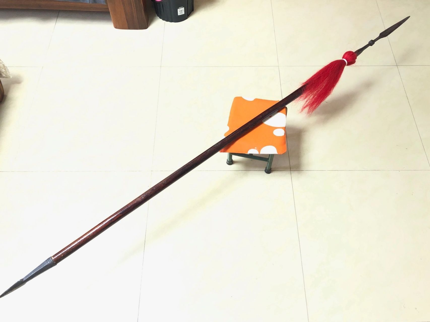 古兵器明代原大漆杆长颈长矛 古兵器明代原大漆杆长颈长矛,全长2米