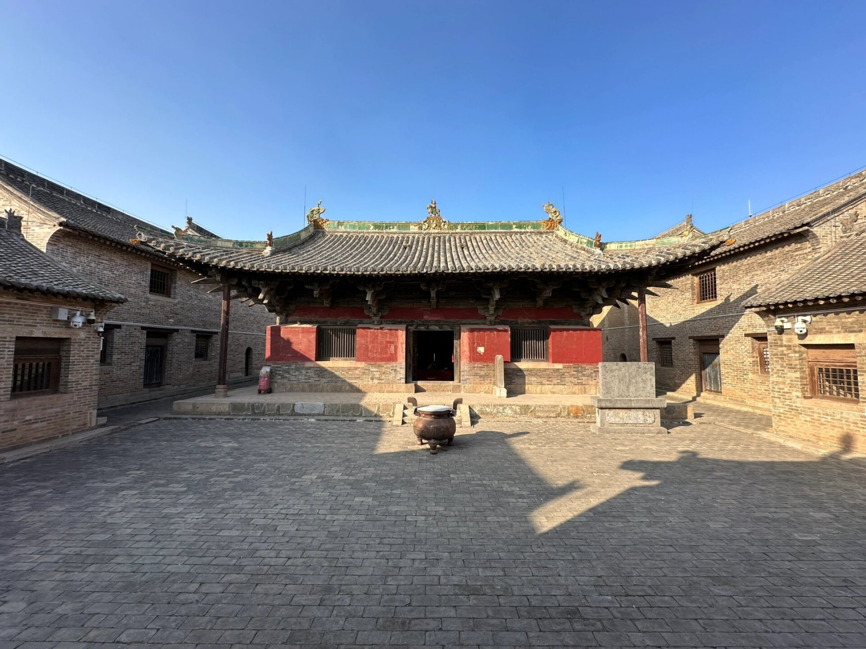 高平崇明寺 唐风醇厚的北宋建筑 高平崇明寺的建筑是现存早期建筑中最