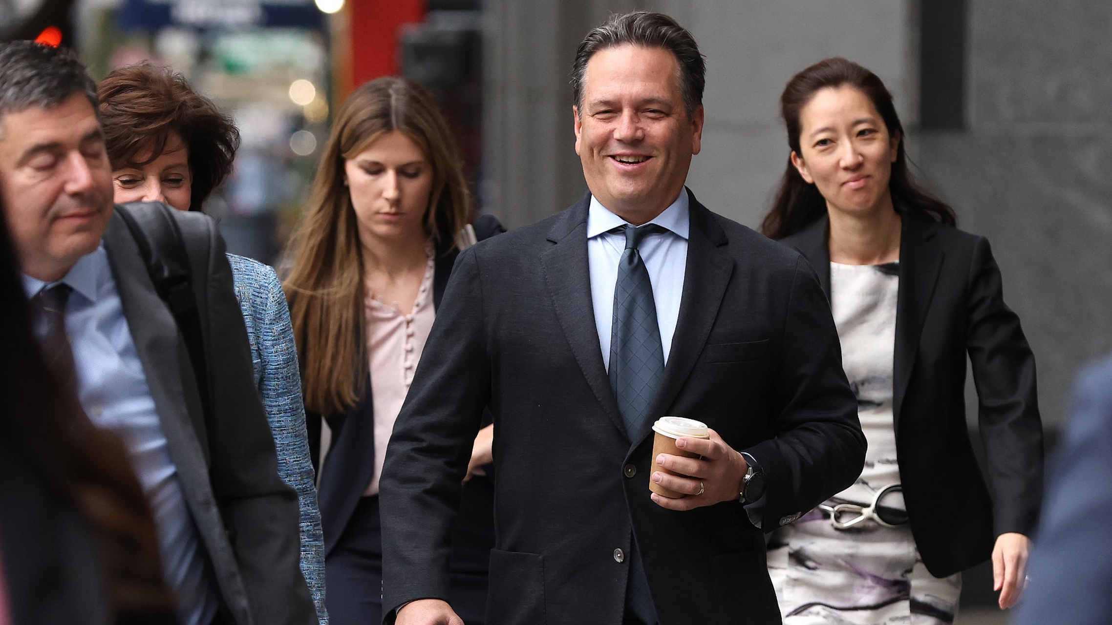 【1斯宾塞曾想关闭整个xbox 全面专注手游】在一封写