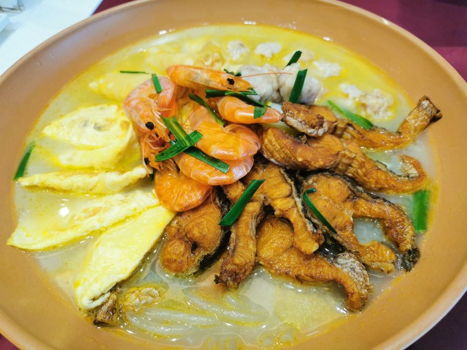 小时候在路边看到一锅,咕咚咕咚冒着热气的烤菜年糕,谁还走得动道?