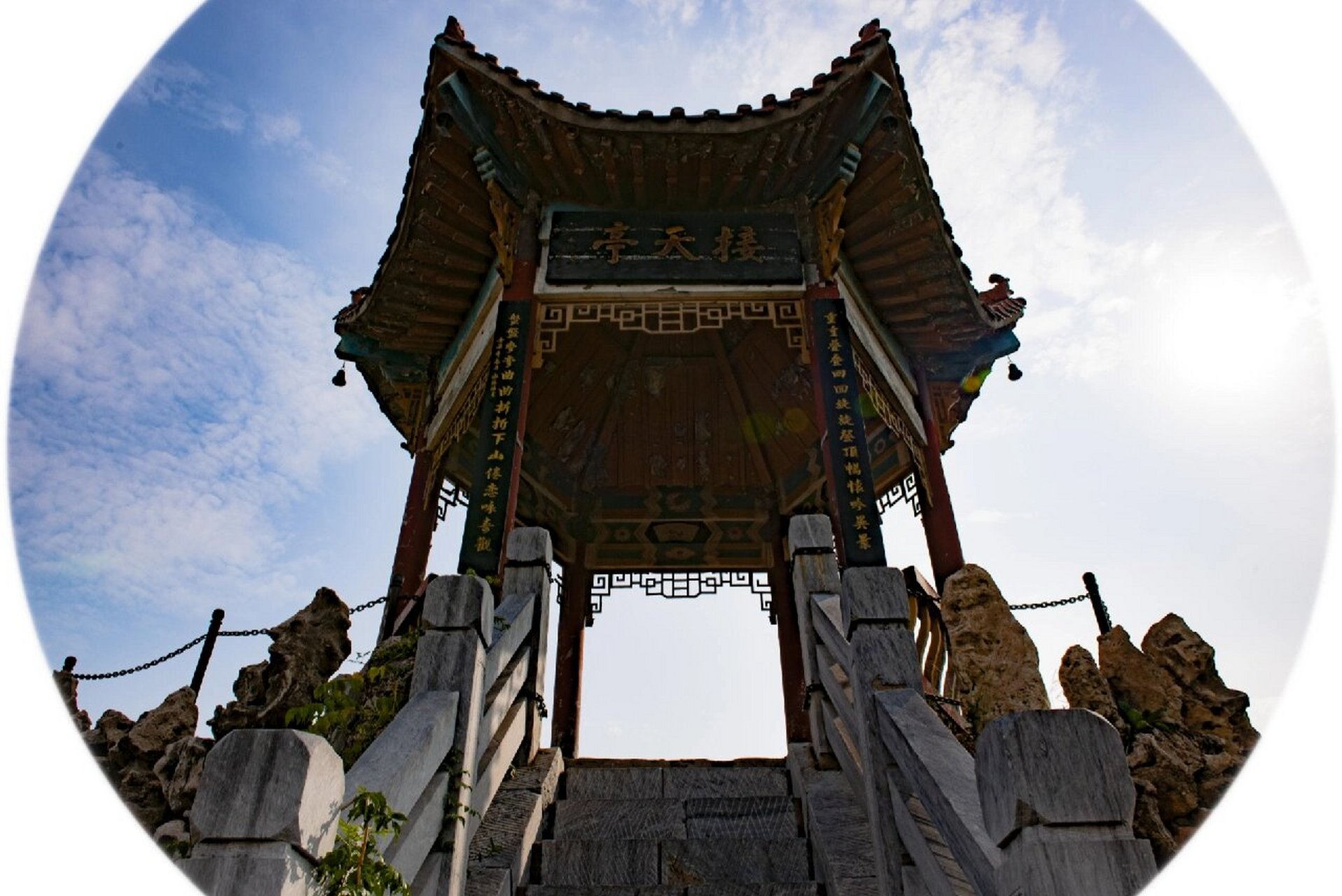 南阳王府山 草木藏旧事,湖石记往昔.唐王梦华府,十景不存一.