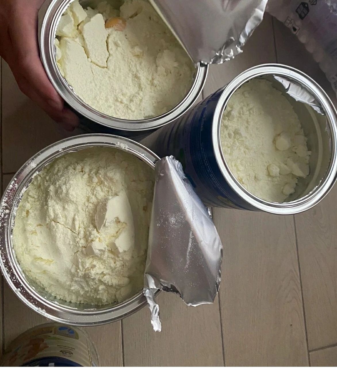 奶粉结块,可能由以下 4 个原因引起,能不能吃要看具体情况95 166