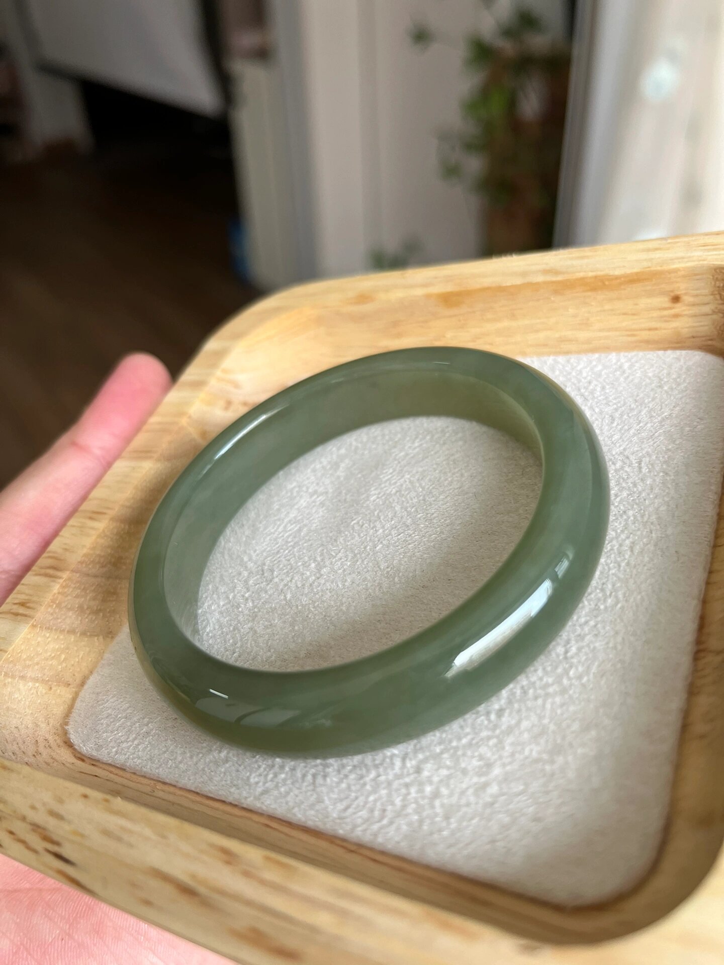 和田玉青海料冰底湖水绿手镯