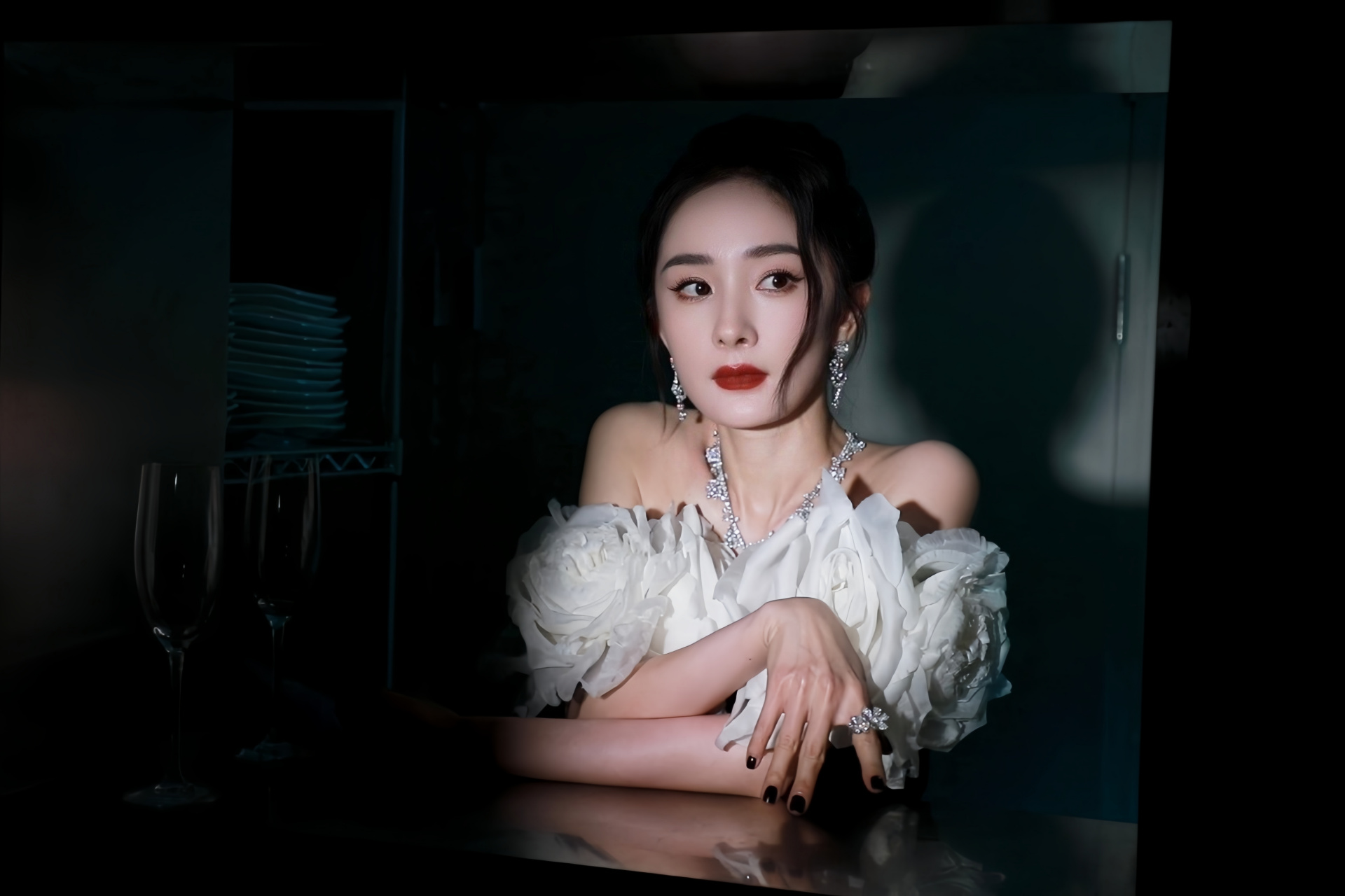 杨幂7815优雅黑天鹅礼服|微博之夜最美礼服[兔子]