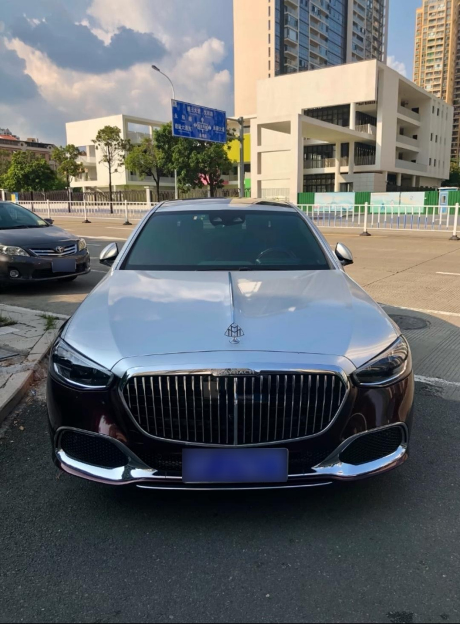 偶遇一辆迈巴赫s480 双拼