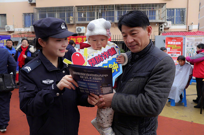 "锋"尚同行】3月5日下午,常州市公安局天宁分局红梅派出所走进社俏