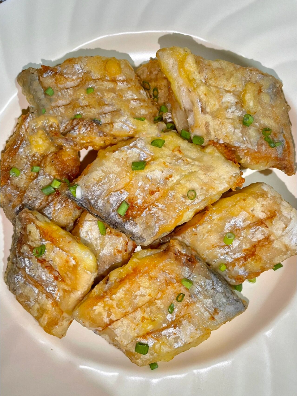 74叮~晚饭时间到~ 今晚就吃干煎带鱼 这样做外酥里嫩,简直太香了!