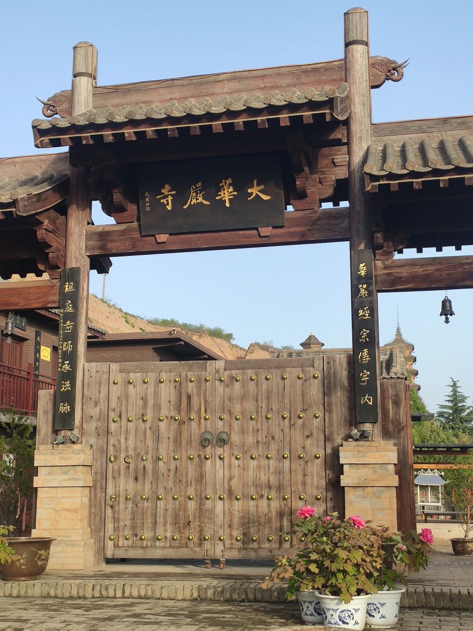 西安小众寺庙——华严寺 华严寺位于陕西省西安市长安区少陵原,是"