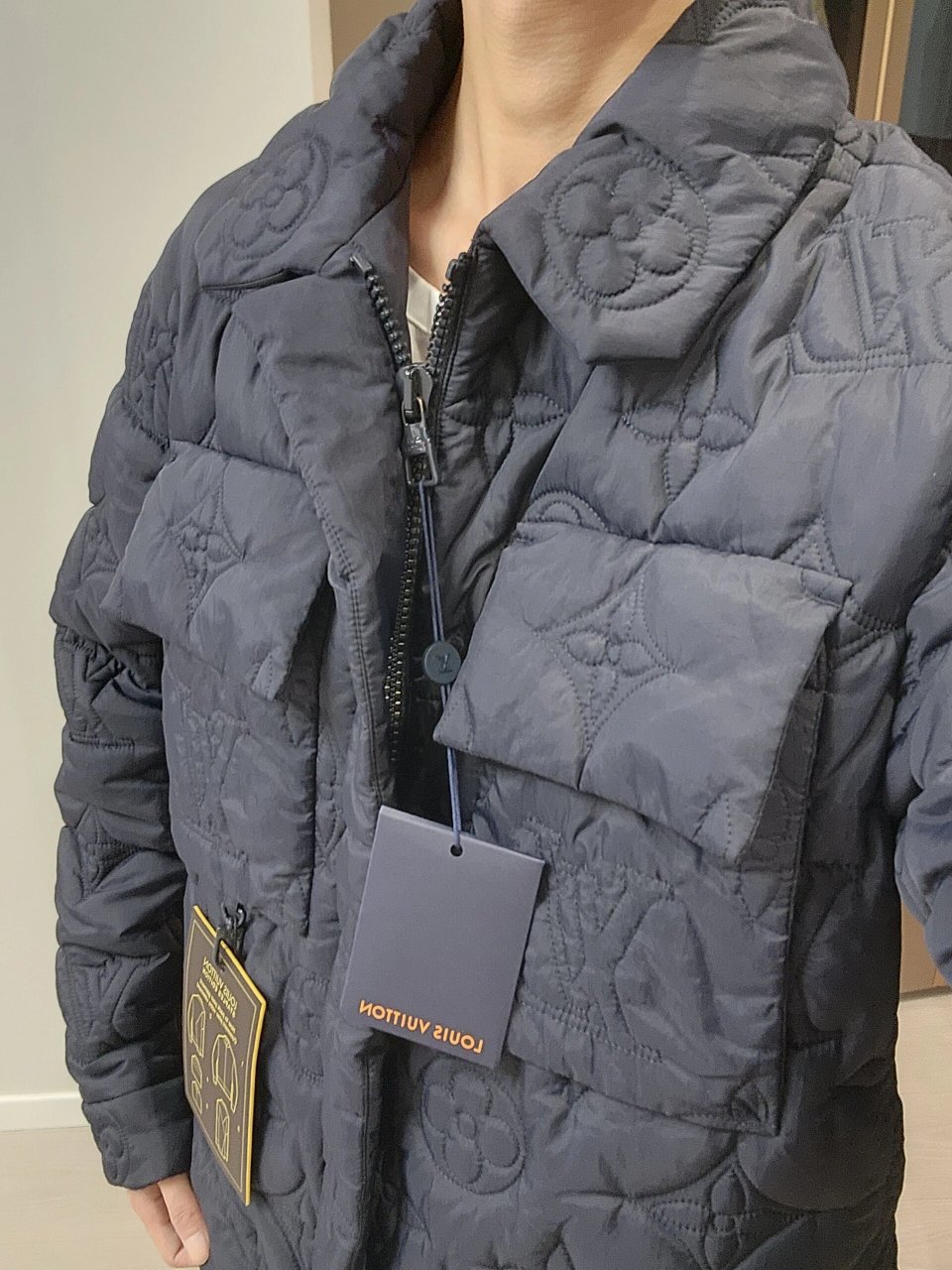 lv 棉服 夹克外套 lv男装冬季闭眼入款.专柜3万,欧洲背回原价砍一半.