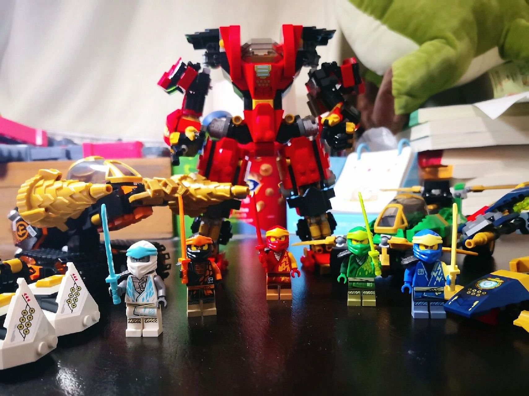 乐高幻影忍者合体机甲 整体看上去有没有点超级战队萝卜的感觉,能让