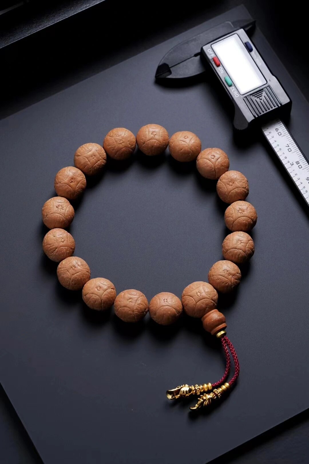 极品麒麟眼菩提手串 【新籽02麒麟眼02】 尺寸:15mm 今年下树新籽