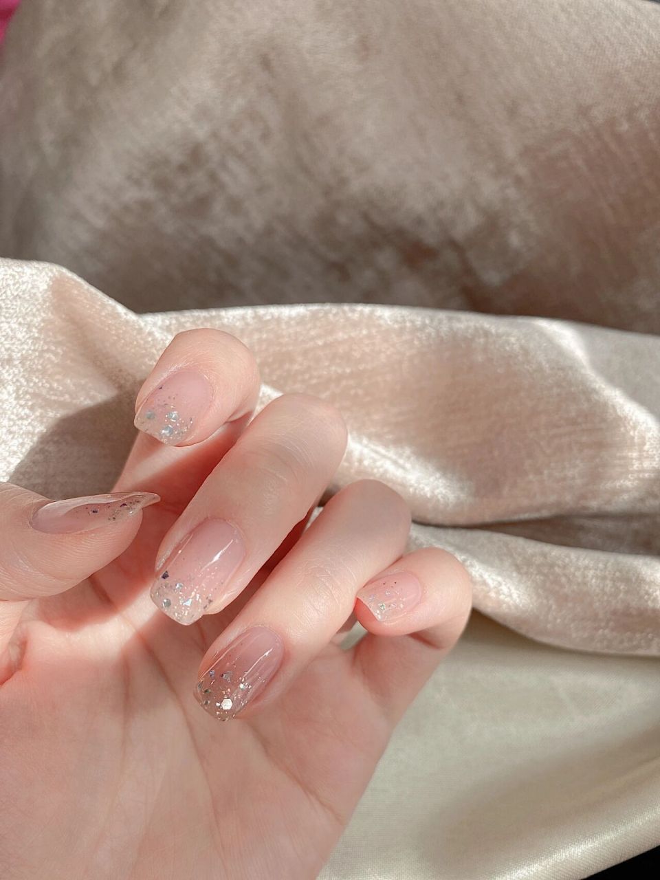 美甲|春天日常通勤仙气闪闪水晶透明感9678 做个干干净净,灯光下