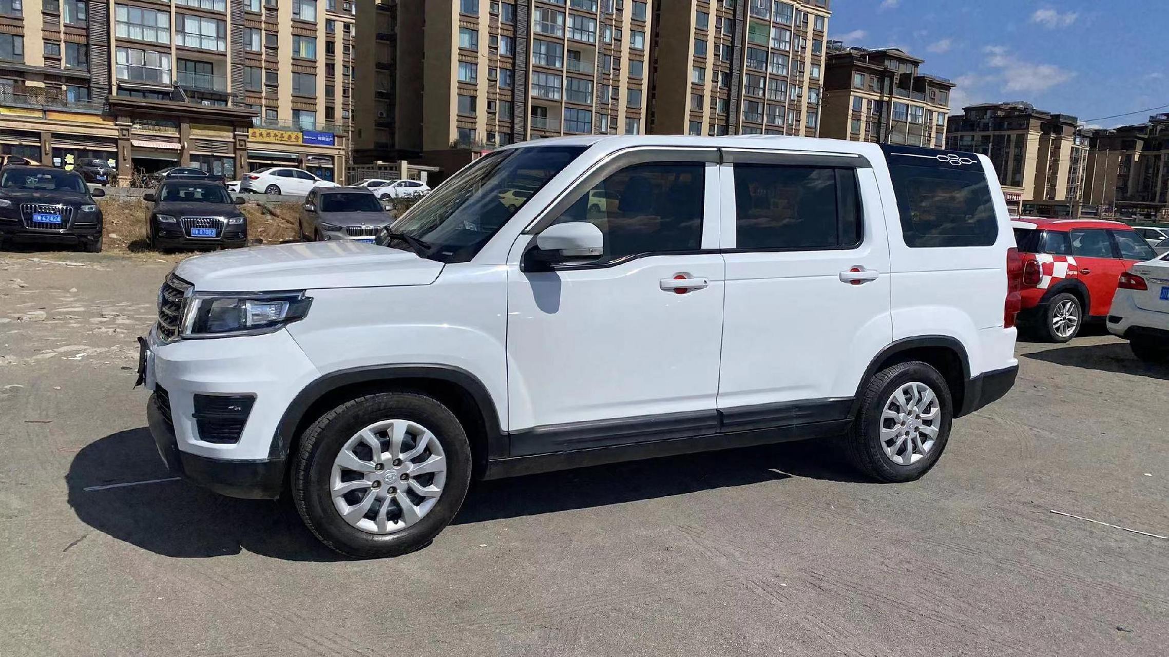 新到一台2018年大凉山小路虎,长安cx70a,七座后驱越野车,最漂亮白外黑