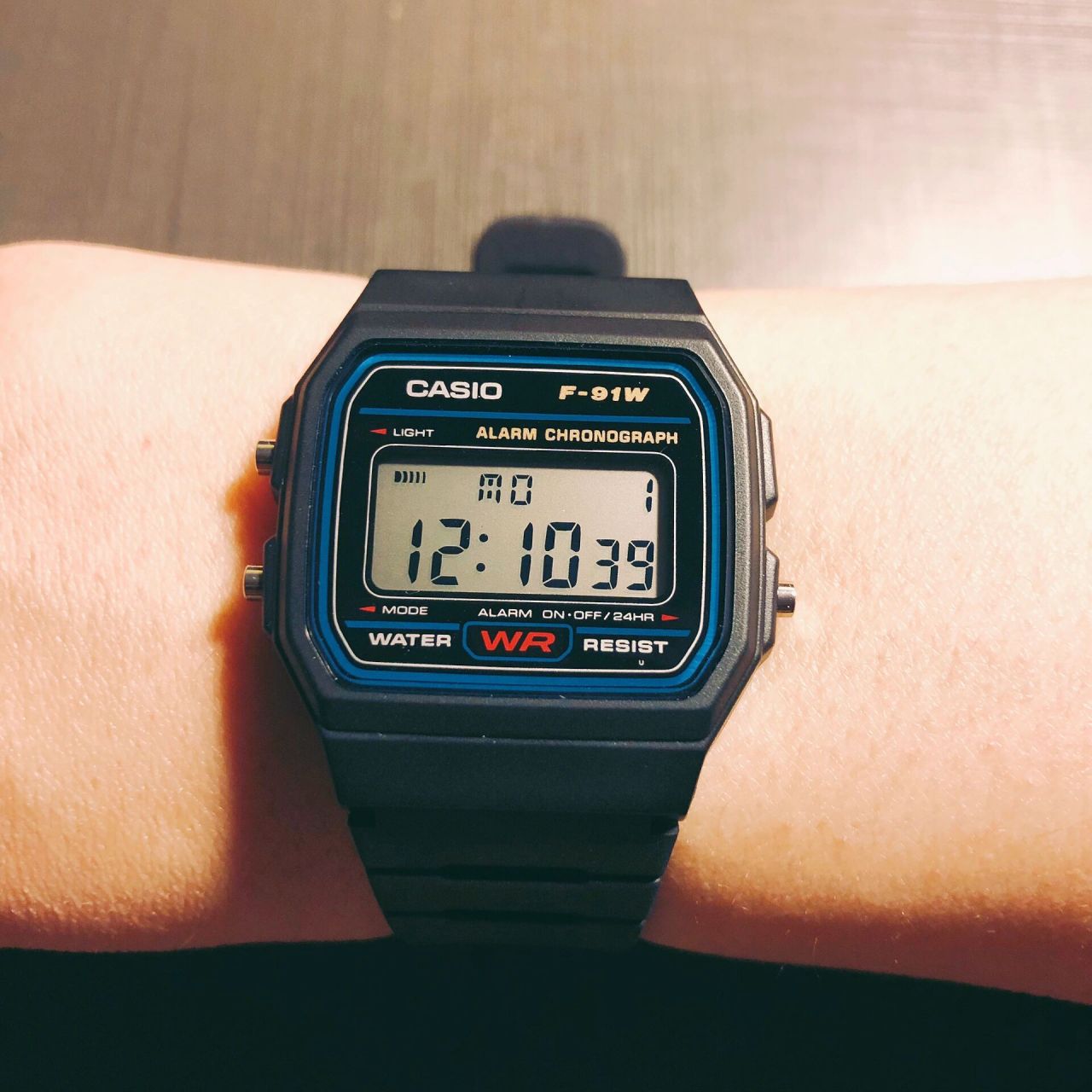 casio f-91w    路过表店买了支卡西欧f-91w 210hkd