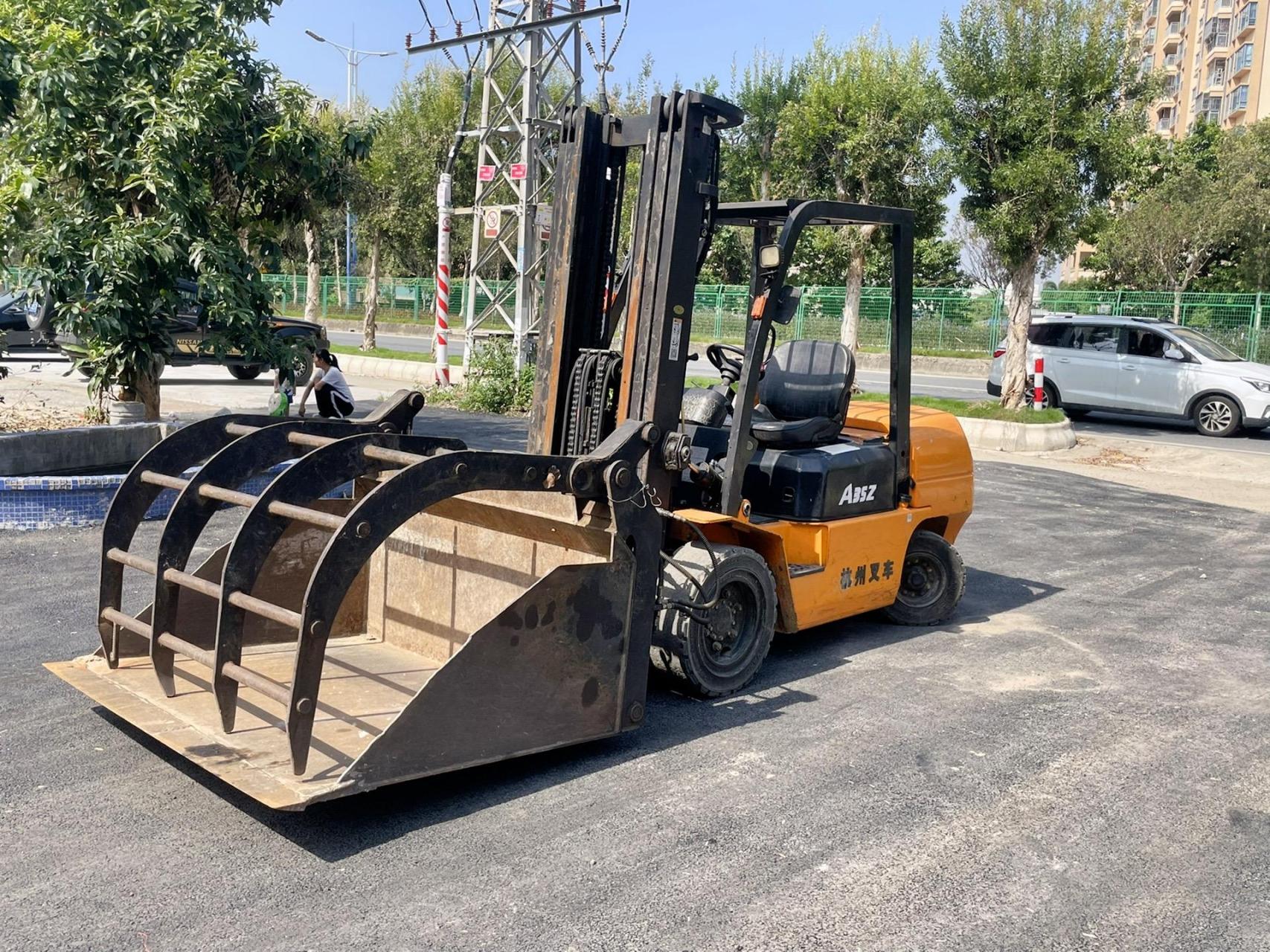 20年杭叉 a35z出租版,三节门架升高5米,配新柴 498大机头,带倾翻铲斗