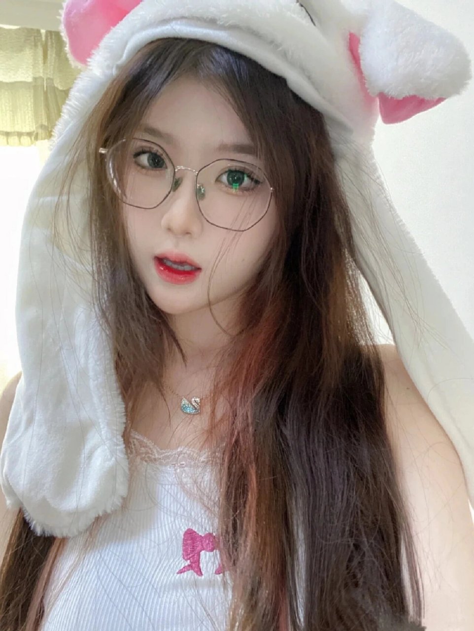 戴眼镜后眼睛变小看过来!