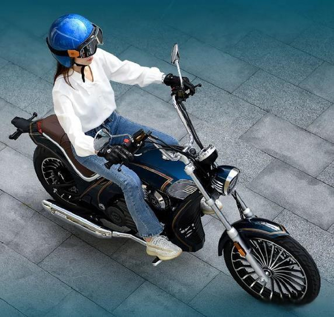 跨骑车里的平价自动挡,新手也能从容驾驭的125排量mini巡航车,骑上拧